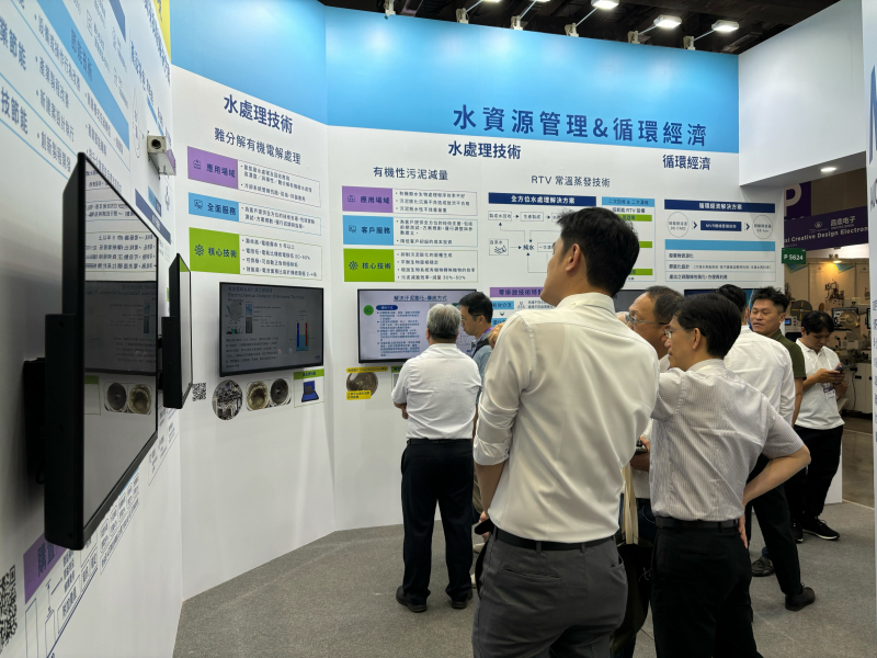 友達以深厚的智慧製造經驗發展永續戰略，積極延伸價值鏈，轉化成可供外界使用的綠色智慧服務，進軍SEMICON Taiwan 2024，提供半導體產業鏈打造AI世代的永續即戰力。